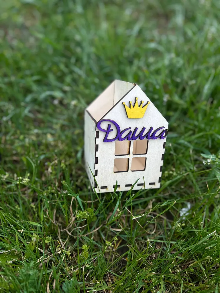 Іменна дерев'яна скринька для шкільного приладдя з короною 12х17х12 см - фото 4