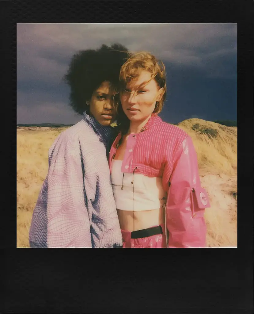 Фотопапір Polaroid Color Go Film Black Frame Double Pack 2x8 (6211) [96422] - фото 5