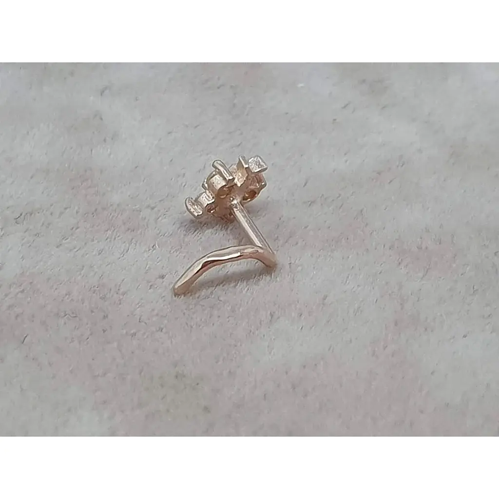 Золотая серьга-пирсинг в нос Dear с фианитами. 1041.2 Шампань - фото 5