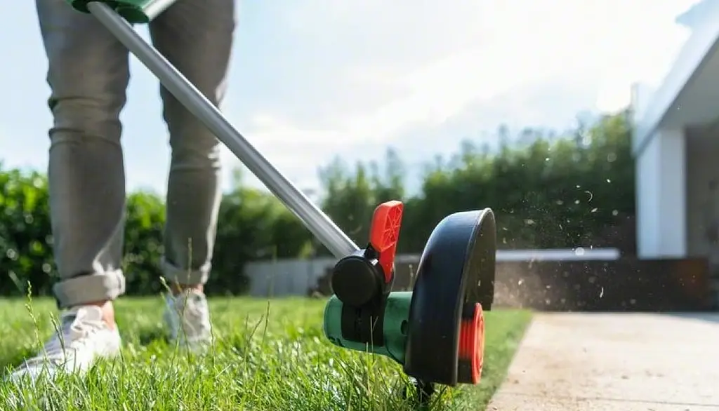 Тример садовий акумуляторний UniversalGrassCut 18V-260 1х2.5А·год 26см 2.3кг Bosch sad0001996 - фото 8