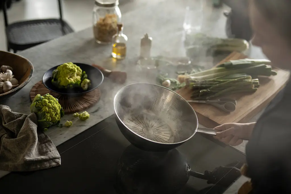 Wok-пательня Fiskars All Steel Pure 28 см (1065629) - фото 9