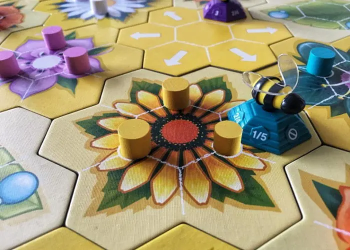 Настільна гра Plan B Games Бджоли (Beez) (англ.) + правила українською! (NMG60080EN) - фото 5