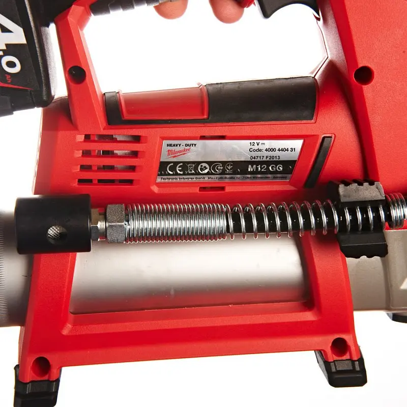 Шприц для змащування акумуляторний MILWAUKEE, M12 GG-401B (зарядний пристрій, 1 акумулятор М12 В4 4А·год, алюмінієва туба, сумка) - фото 5