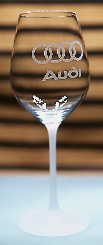 Винний келих 480 мл з гравіюванням Ауді Audi  подарунок для автолюбителя  скляний фужер з логотипом авто - фото 2