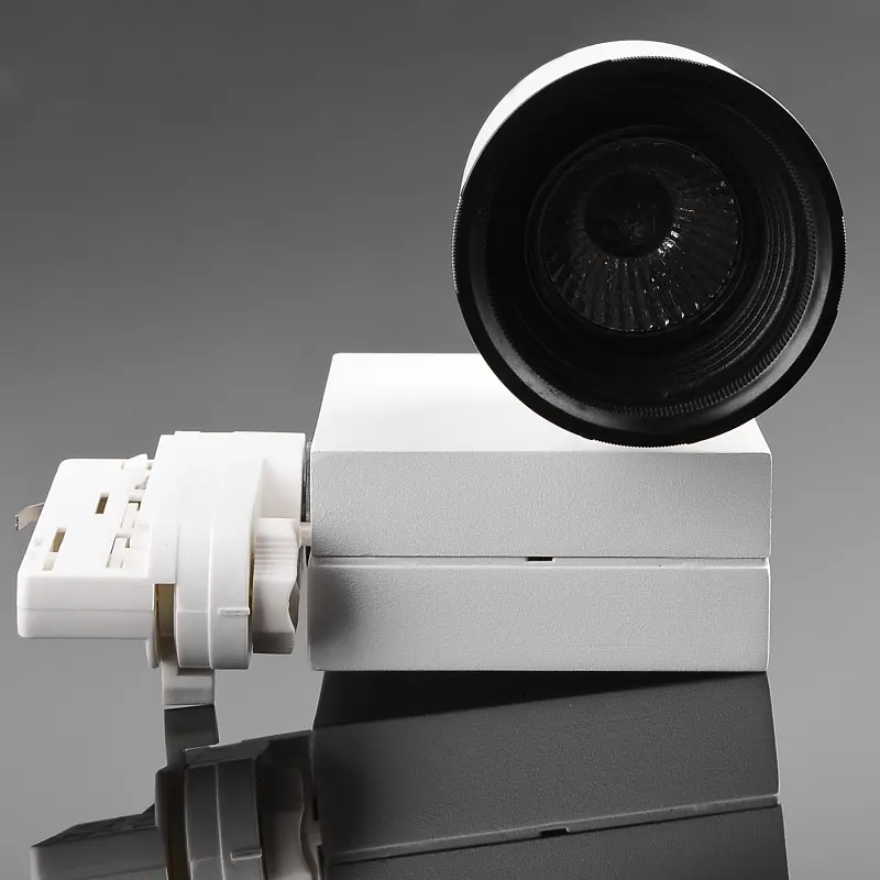 Светильник трековый поворотный под лампу KW-3/50W GU10 WH Brille L105-007 - фото 3