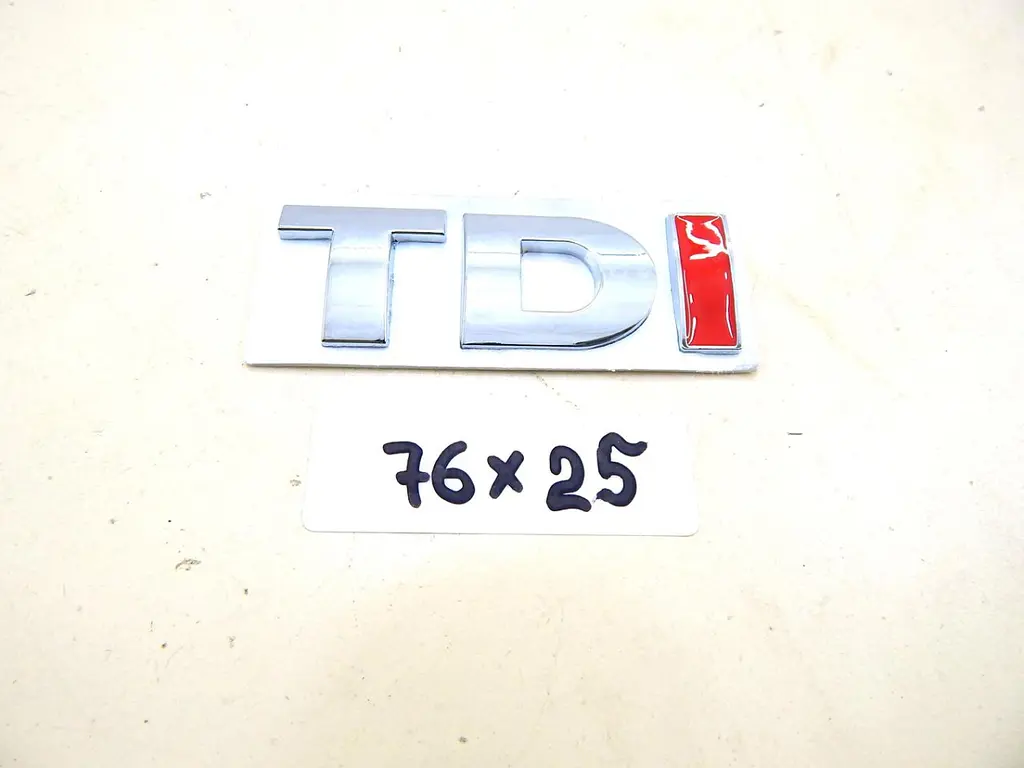 Емблема напис TDI букви TD-Хром I-Червона 85х25 мм для Volkswagen метал на скотчі (Завод) - фото 3