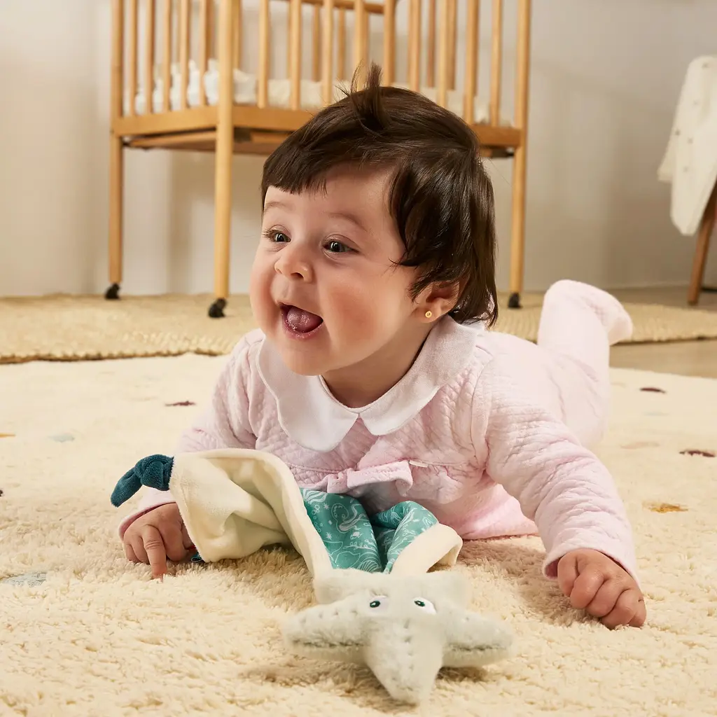 Подарунковий набір в коробці (текстильний комфортер та брязкальце) Miniland Baby Sea Gift (97360) - фото 5