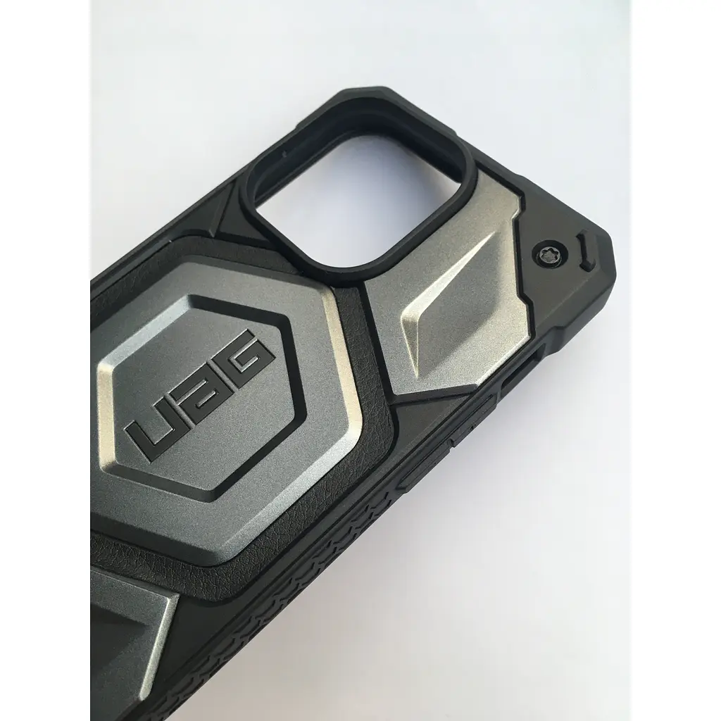 Оригинальный противоударный чехол UAG Monarch Pro MagSafe для iPhone 14 Pro Max (6.7") Silver (114031113333) - фото 6