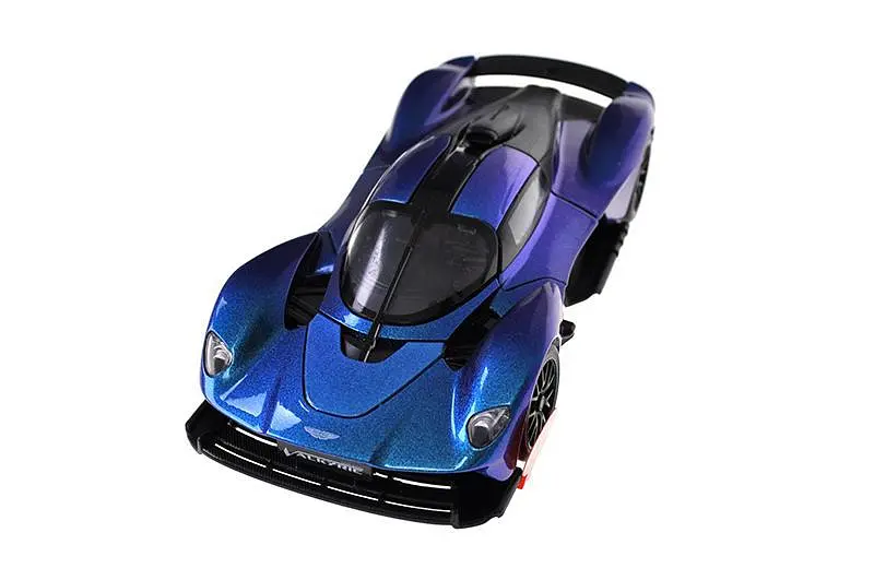 Металева колекційна модель автомобіля Aston Martin Valkyrie 2024 масштаб 1:23 зі світлом та звуком - фото 2