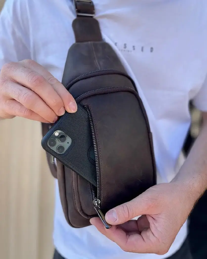 Чоловічий слінг 17х30х6 зі шкіри крейзі хорс для телефону Tiding Bag 6349 коричневий 17 см - фото 4