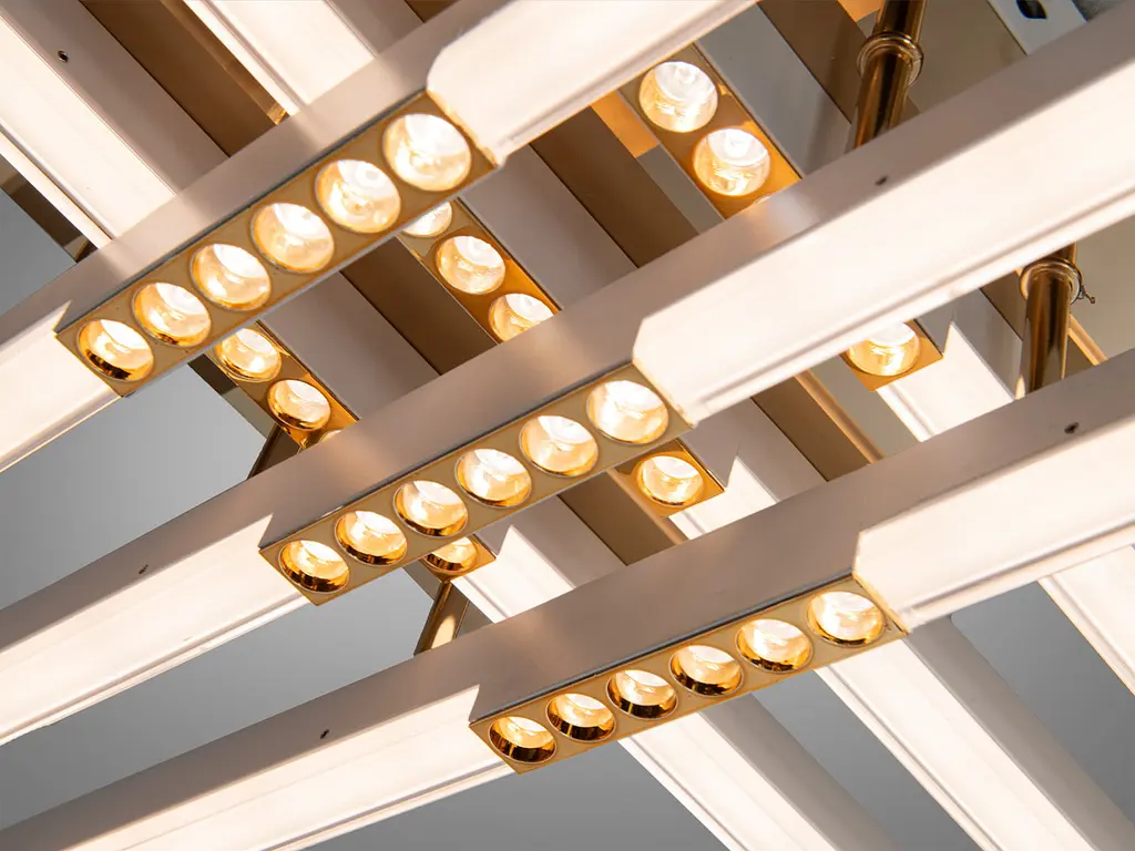 Сучасна стельова LED-люстра Diasha 2532WH+G dimmer Лінії білий+золото, 80Вт, 68 см, 10-20m² - фото 6