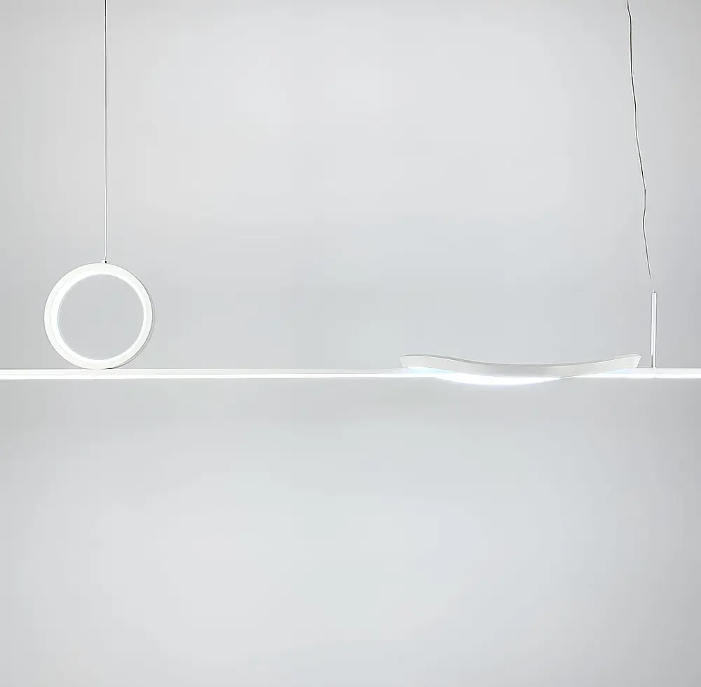 Удлиненная подвесная люстра в белом каркасе Line.F Длина 90 см - фото 5
