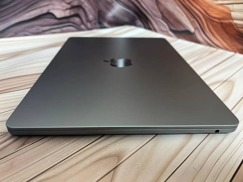 Ноутбук Apple MacBook Air 13.6" 2022 M2/24/512 (P96WXPHLWV) Б/в - фото 5