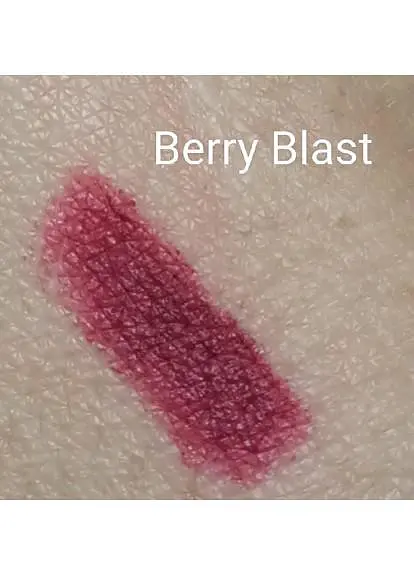 Зволожуюча губна матова помада Avon Ультра Berry Blast/Ягідний коктейль 3.6 г - фото 4