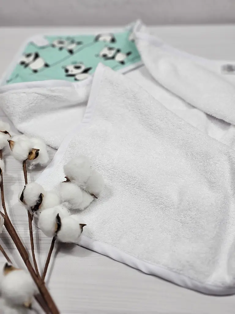Дитячий рушничок-куточок 80х80 a.l.babybox Панди акробати Білий - фото 3