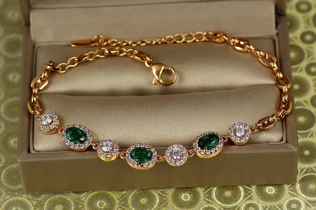 Браслет Xuping Jewelry малинки із зеленими каменями з колами 17,5 см 7 мм золотистий