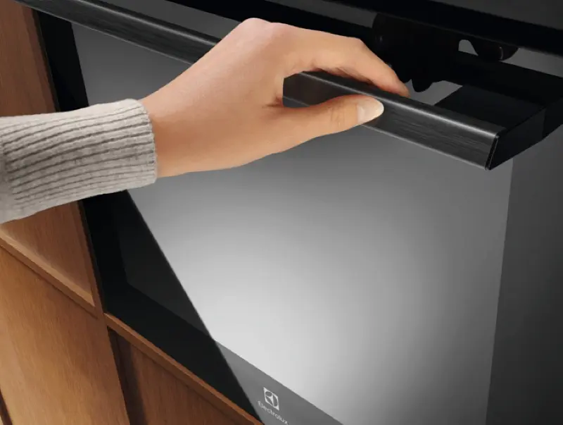 Духова шафа електрична Electrolux 72 л A+ дисплей конвекція телескопічні напрямні чорний - фото 3