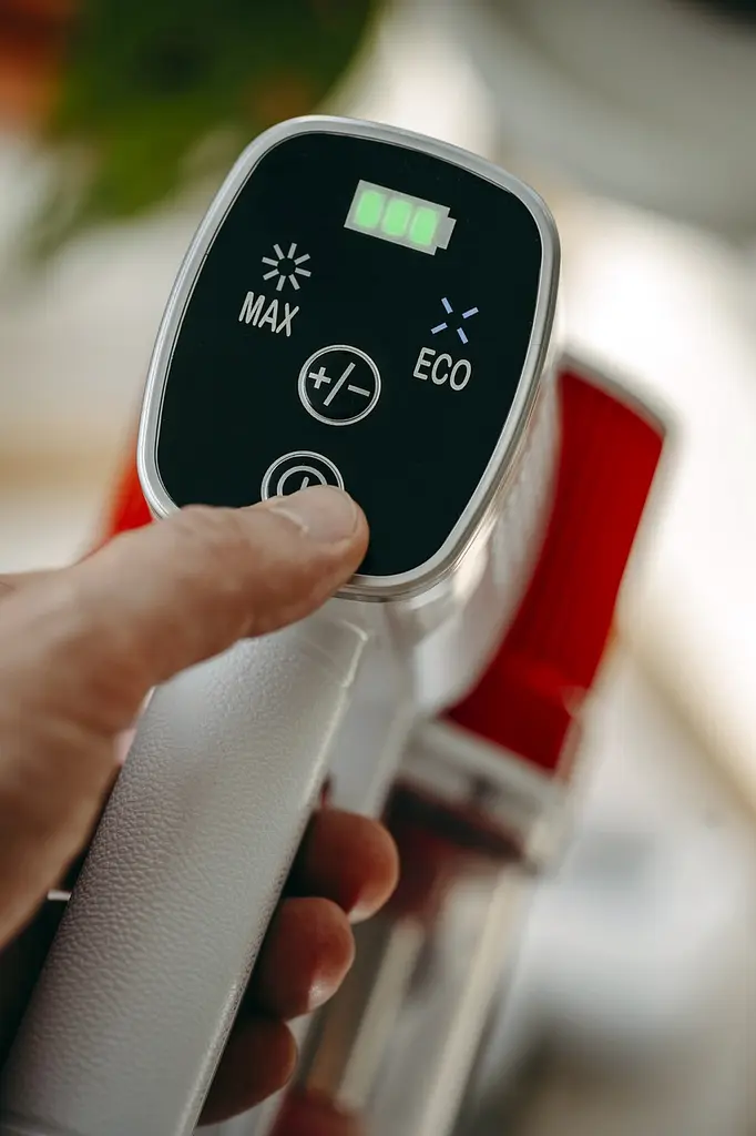 Пылесос вертикальный аккумуляторный Adler AD 7051 300 Вт - фото 6