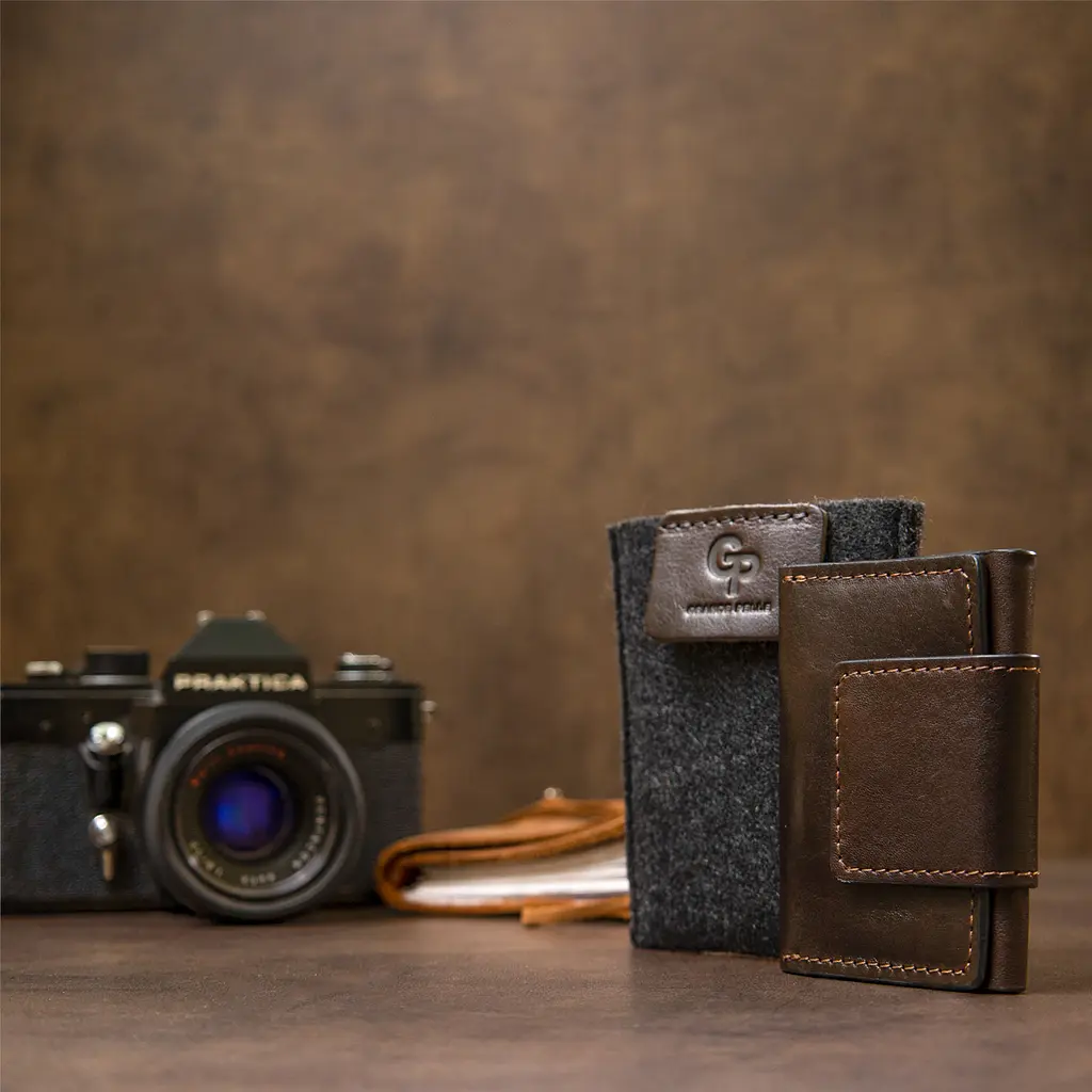 Визитница кожаная GRANDE PELLE 7х10х1.5 см acs0018799 - фото 10