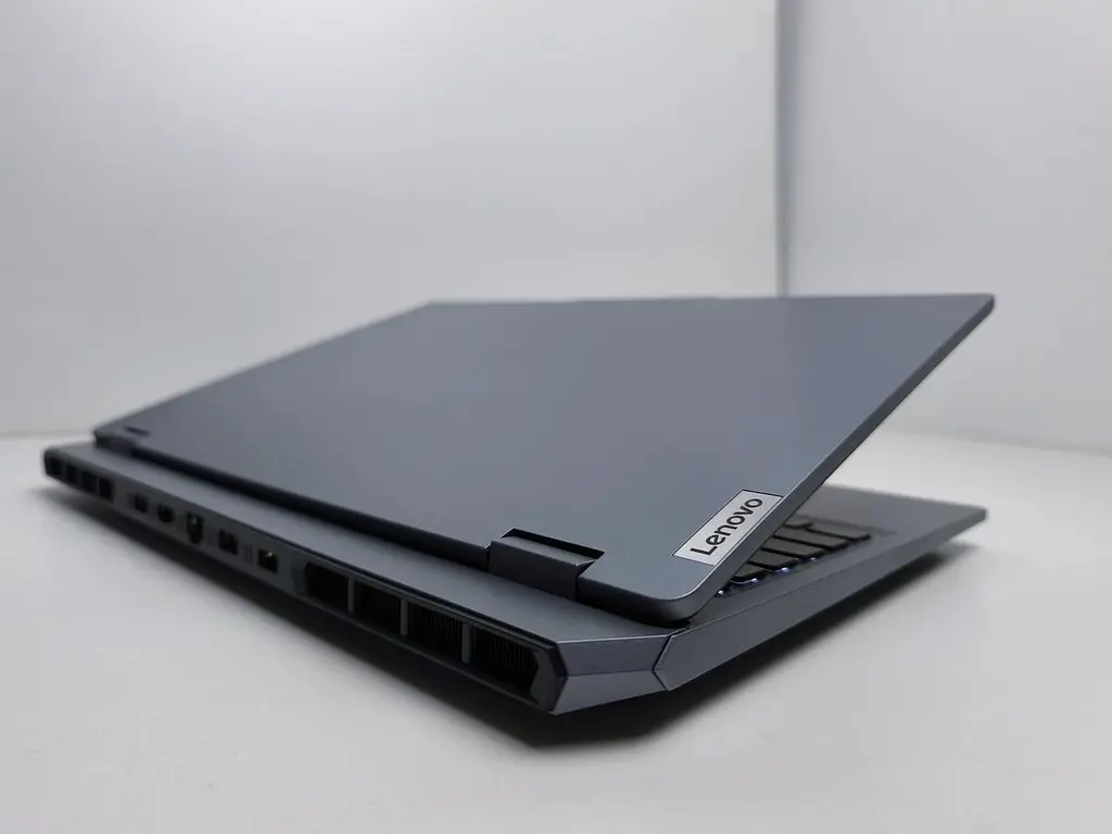 Ноутбук Lenovo 15.6 LOQ 15ARP9 FHD IPS 144Hz/Ryzen 5 7235HS/16GB/512SSD/RTX 4050 6GB/DOS (83JC00LYUS) - фото 3