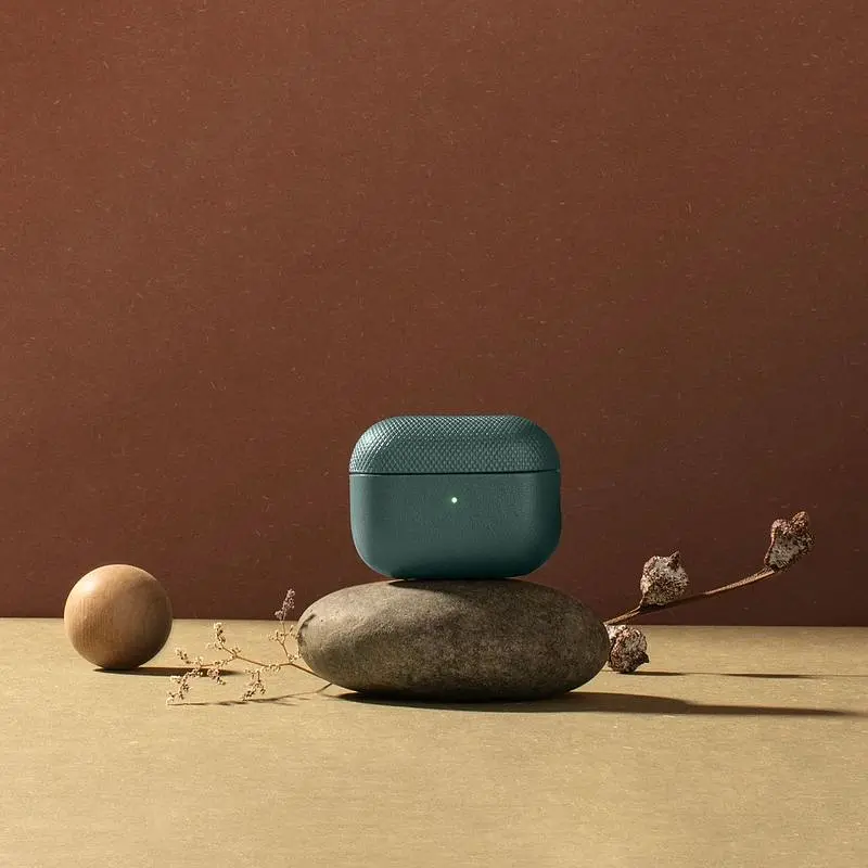 Чохол Native Union (RE) Classic Case Slate Green для AirPods Pro 2nd Gen зелений (APPRO2-LTHR-GRN) - фото 4