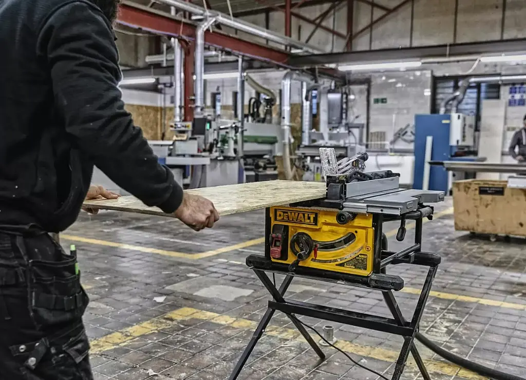 Пила настільна мережева DeWalt DWE7492 - фото 9