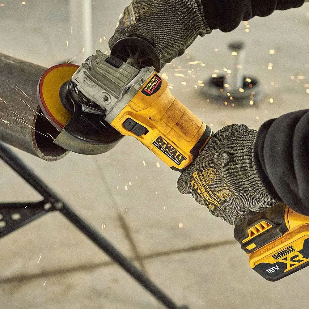 DeWALT Шліфмашина кутова акумуляторна DeWALT 18В XR Li-lon 125мм 0-9000об/хв 1.61кг без АКБ та ЗП - фото 6