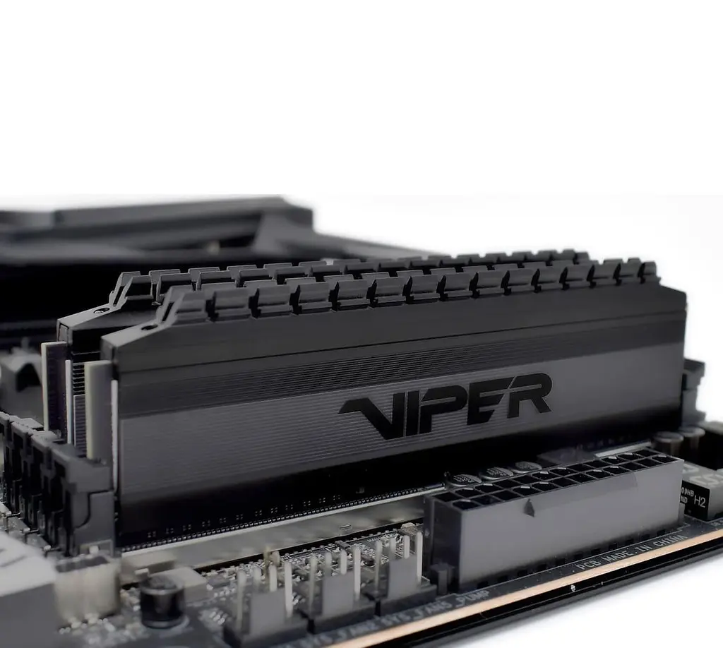 Модуль пам'яті Patriot DDR4 16Gb (2x8) Viper Blackout 3000 MHz (PVB416G300C6K) Б/в - фото 3