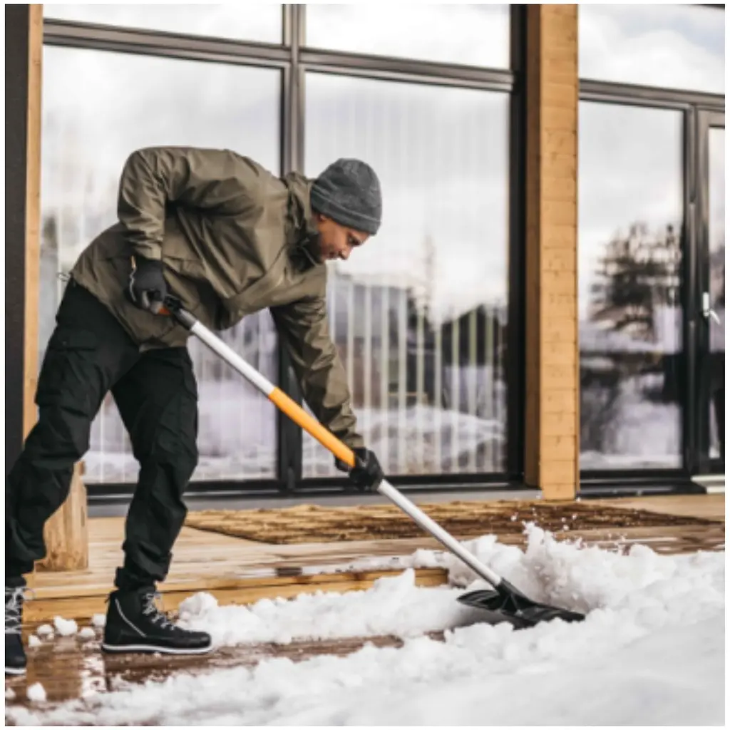 Лопата ролер для снігу Fiskars SnowXpert Roller X-series (1057179) - фото 4