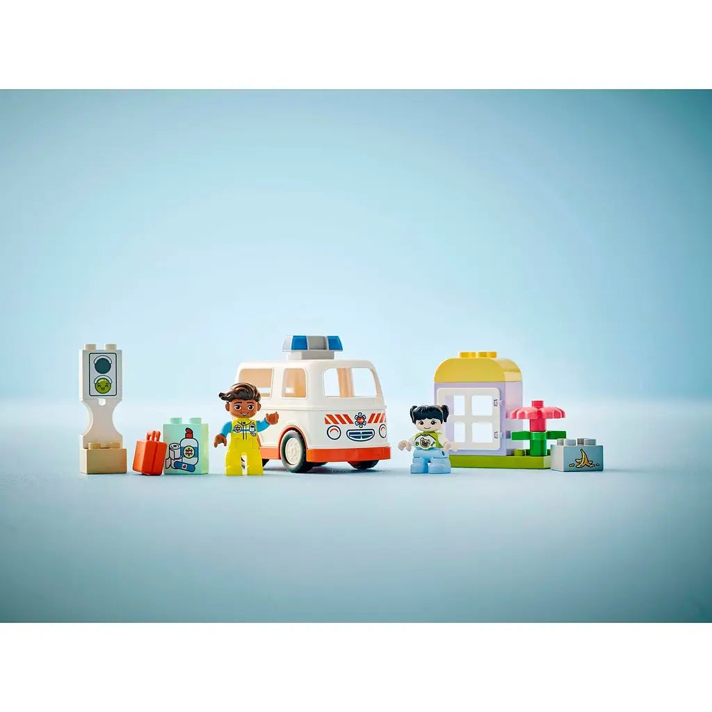 Уценка. Конструктор LEGO DUPLO Town Скорая помощь и водитель 19 деталей (10447) - фото 6