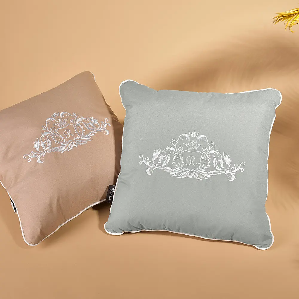 Подушка декоративна IDEIA 45х45 - Royal з вишивкою м'ята - фото 5