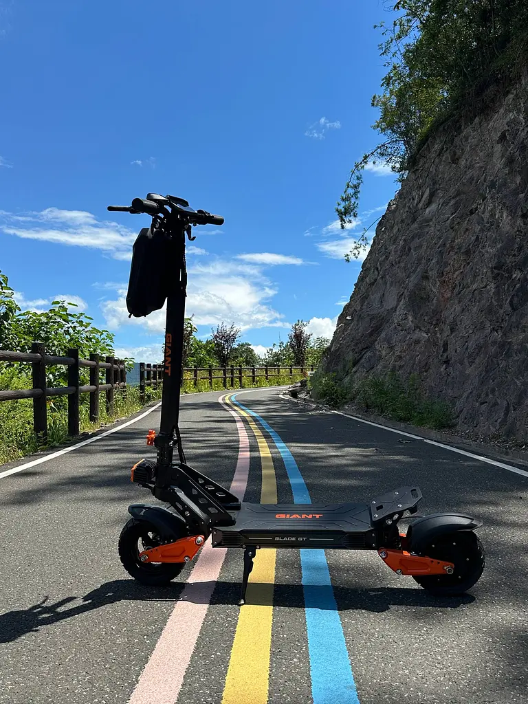 Електросамокат GIANT Blade GT Pro Sport (1600W, 48V 18Ah)   - фото 7