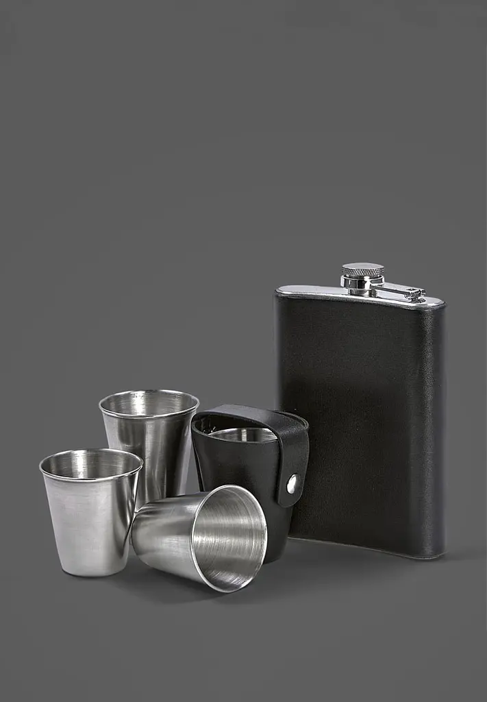 Набор с флягой и рюмками в кожаном черном чехле. - фото 3