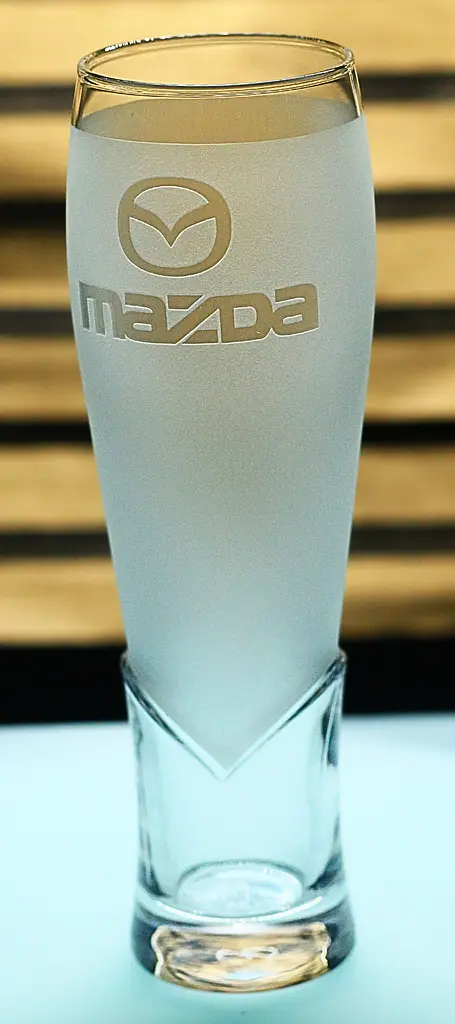 Пивний крафтовий келих 440 мл з гравіюванням Mazda  Мазда  подарунок для автолюбителя  кухоль для пива - фото 3