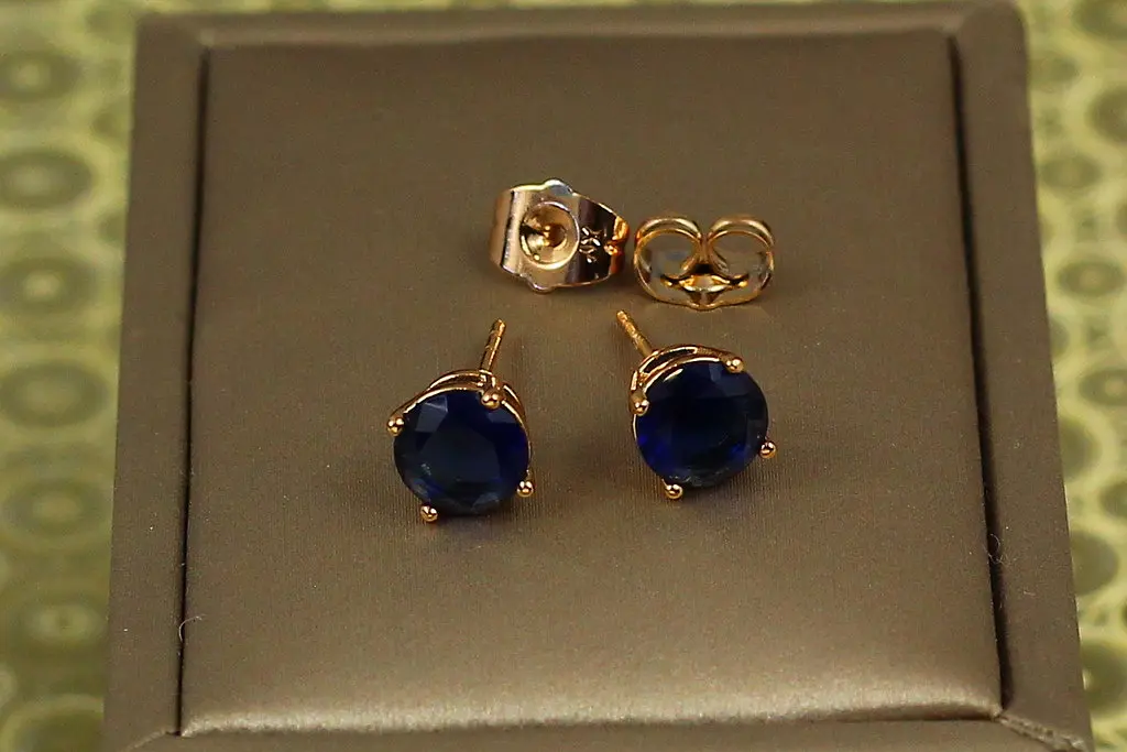 Сережки гвоздики Xuping Jewelry з синім каменем на чотири кріплення 7 мм золотисті