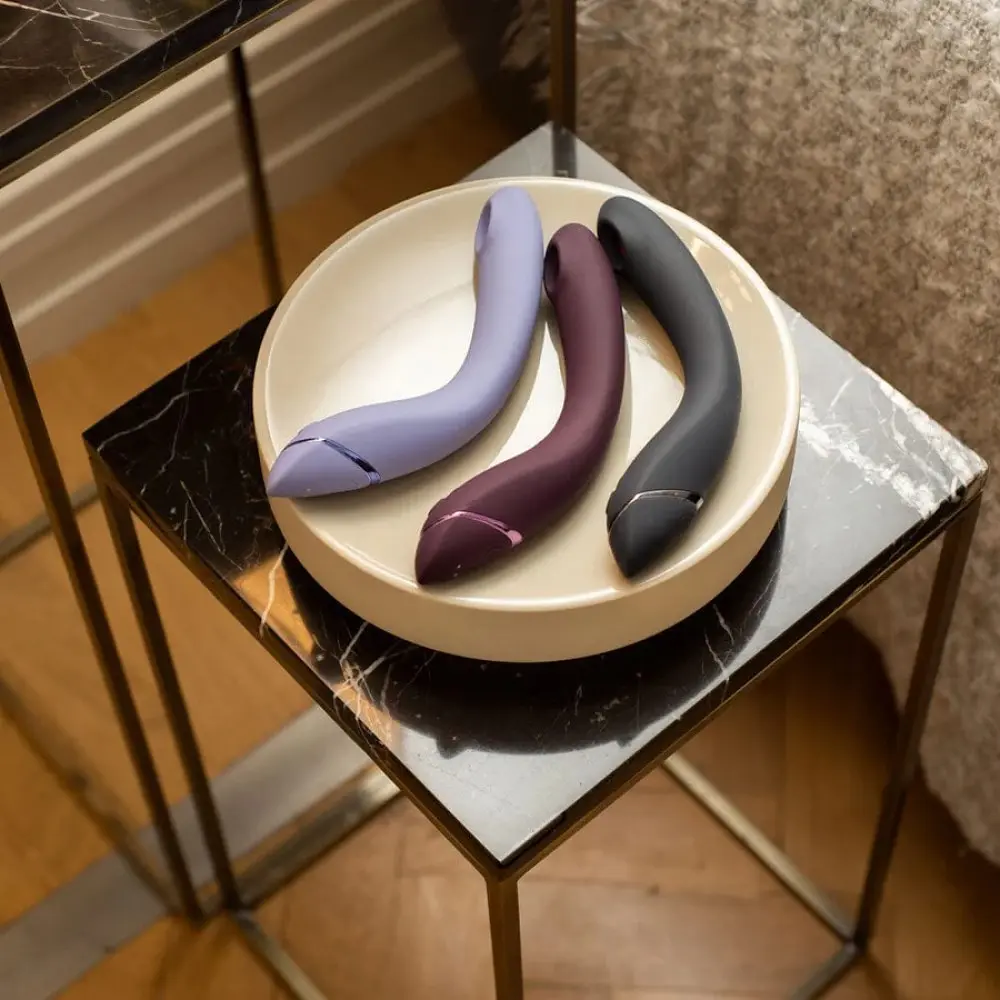 Лубрикант Womanizer OG Lilac + 50 мл - Вакуумний вибратор для точки G, 17,6 см фиолетовый - фото 15