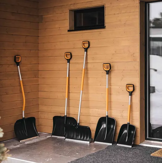 Скрепер для прибирання снігу вигнутий Fiskars X-series (1057186) - фото 6