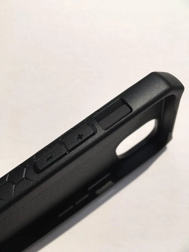 Оригінальний протиударний чохол UAG Monarch для iPhone 13 \| 14 (6.1") Black Carbon (113171114242) - фото 3