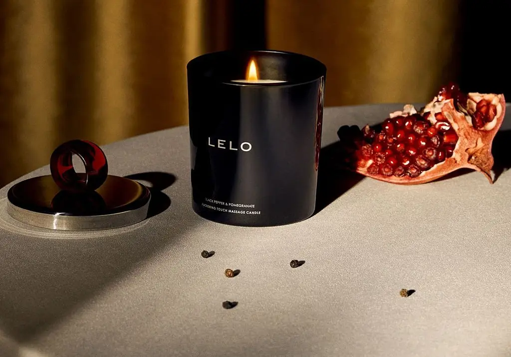 Масажна свічка Lelo Massage Candle Black Pepper Pomegranate, 150 г - фото 3