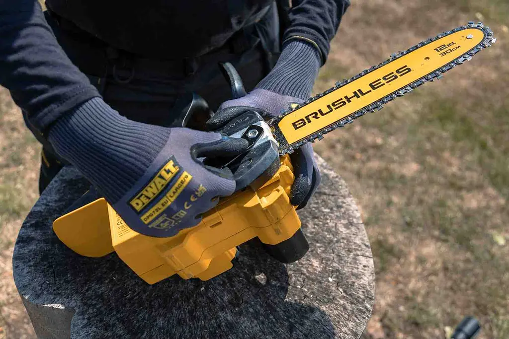 Пила ланцюгова акумуляторна безщіткова DeWalt з АКБ та ЗП DCMCS565P1 - фото 8