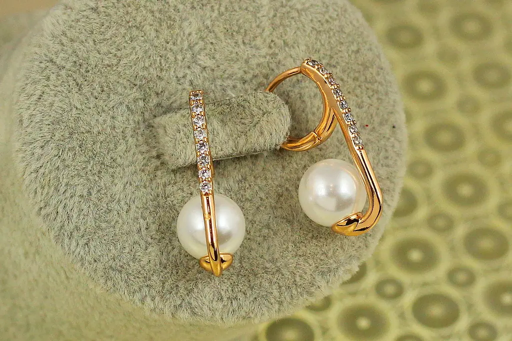 Сережки Xuping Jewelry абзац з перлиною 2,9 см золотисті - фото 2