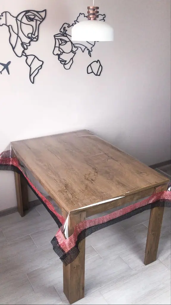 Скатертина силіконова з червоно-чорною стразовою стрічкою 340х200 см - фото 2