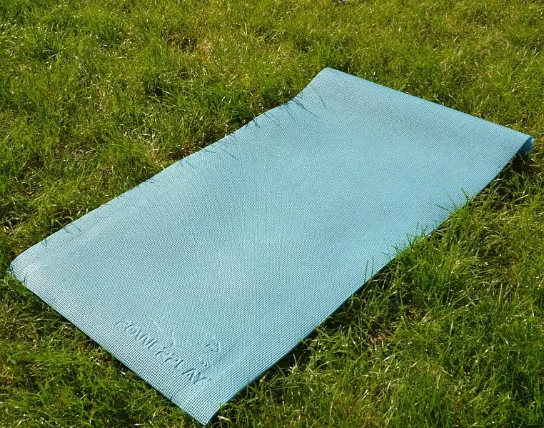 Килимок для йоги та фітнесу PowerPlay 4010 PVC Yoga Mat Зелений (173x61x0.6) (PP_4010_Green_(173*0,6)) - фото 8
