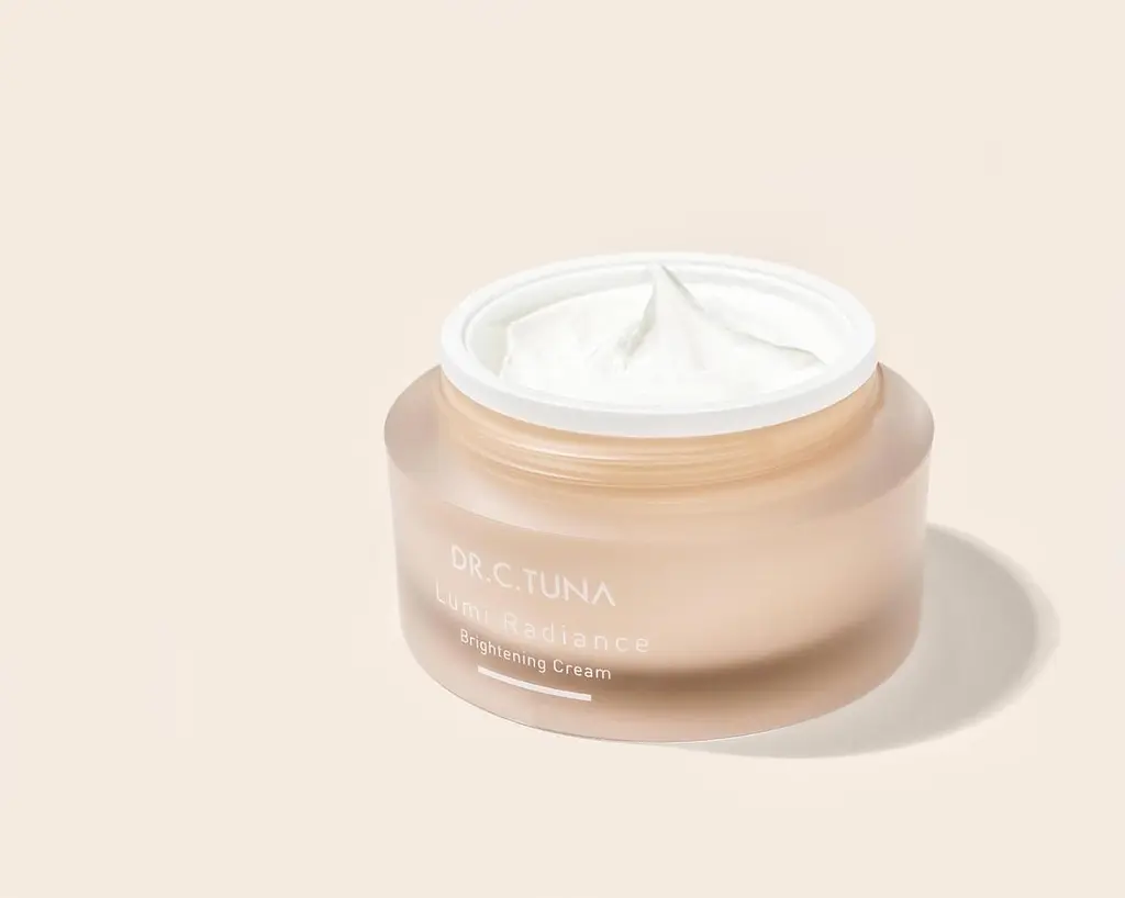 Відбілюючий крем для обличчя з пігментованою шкірою Farmasi Lumi Radiance Dr. C.Tuna 50 мл - фото 2