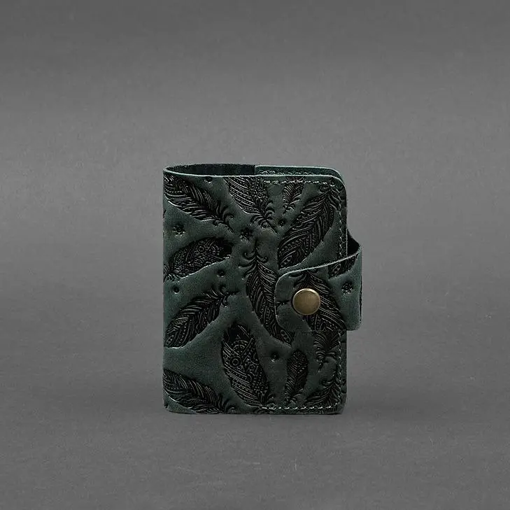 Кожаный кард-кейс 7.1 (Книжечка) зеленый с перьями Crazy Horse - фото 6