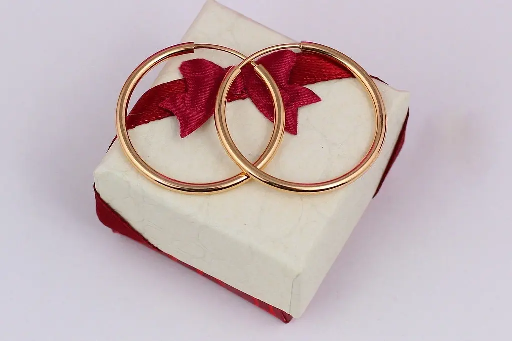 Сережки кільця Хuping Jewelry з таємною застібкою 3 см золотисті - фото 2