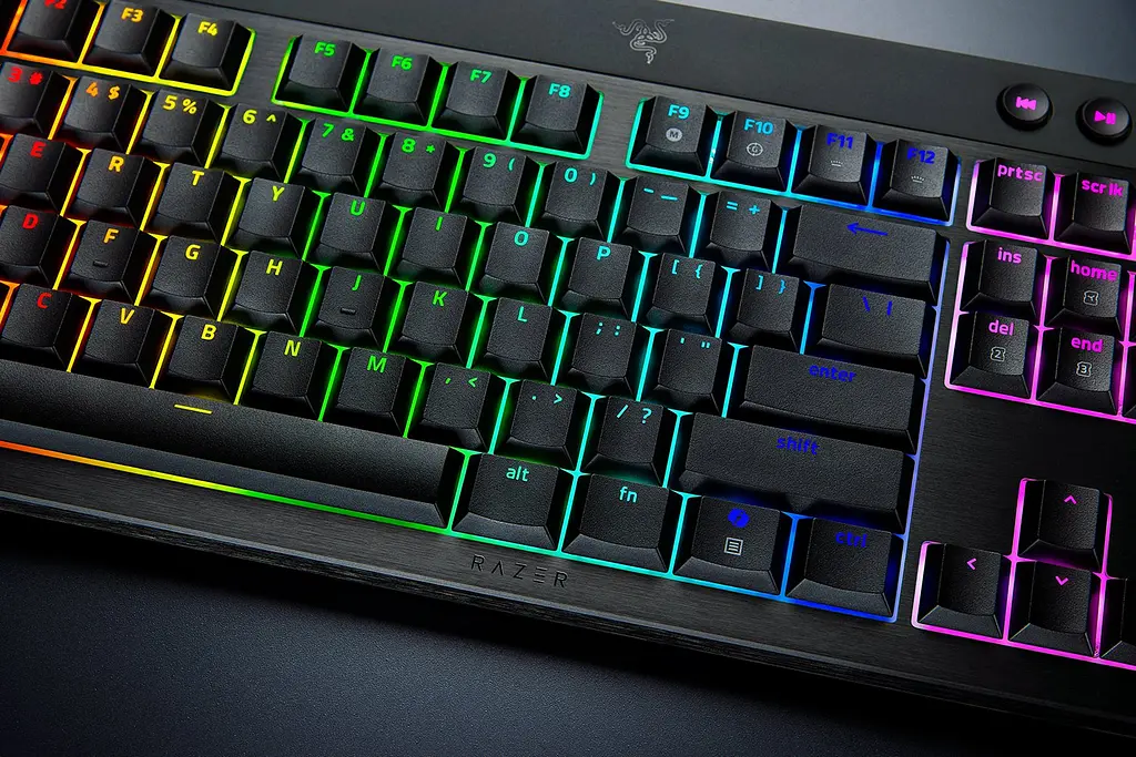 Razer Клавіатура механічна BlackWidow V4 Low-profile HyperSpeed, 104key, Green Switch, USB-A/WL/BT, EN, RGB, чорний - фото 4