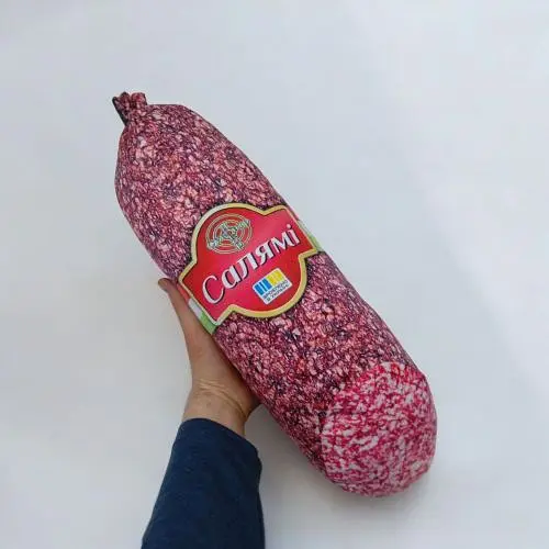 Іграшка м’яка Ковбаса салямі розмір 46 см (червона) - фото 2