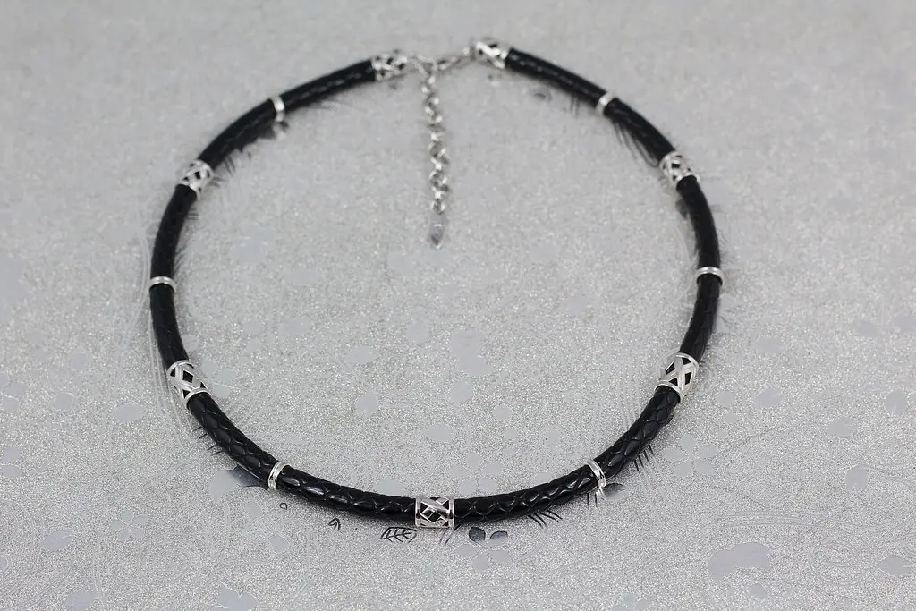 Шнурок Xuping Jewelry кожзам 42 см добавка 6 см 5 мм с серебряными вставками