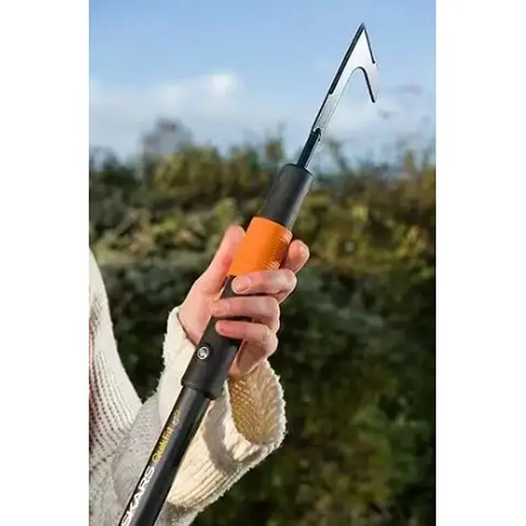 Сапка Fiskars QuikFit для прибирання трави на доріжці патіо (1000687) - фото 5